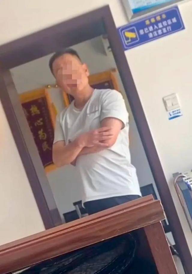 河南一家长称去教育局反映情况被怼<strong></p>
<p>影链币价格</strong>，该局回应：态度存在问题，纪检部门已介入
