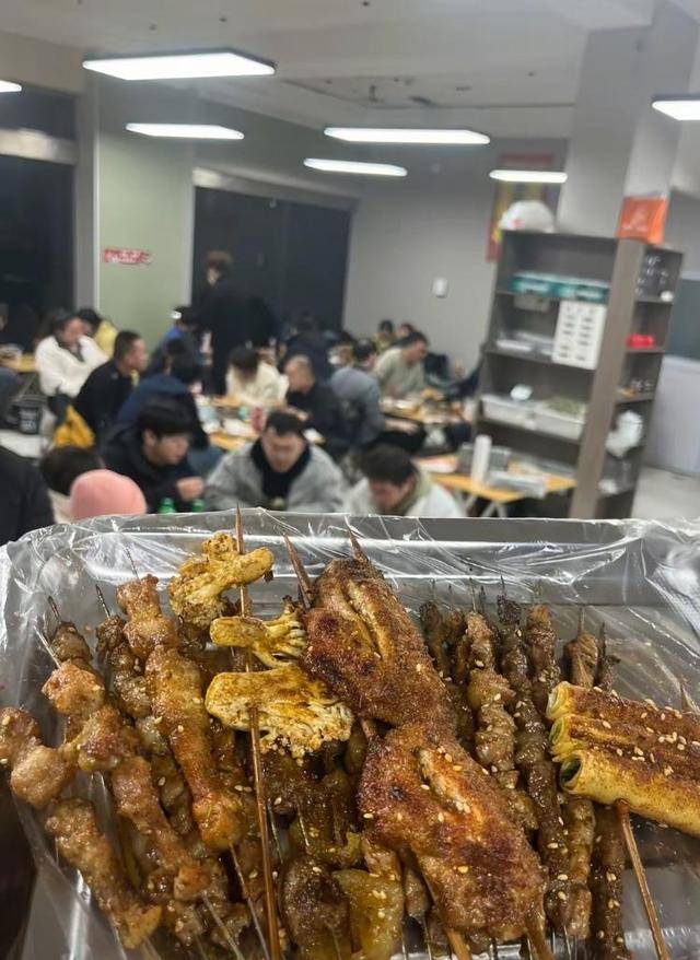 常州一烧烤店花10万赞助苏超<strong></p>
<p>丝路币</strong>，因系唯一个体赞助商爆火，附近商户：之前生意一直好