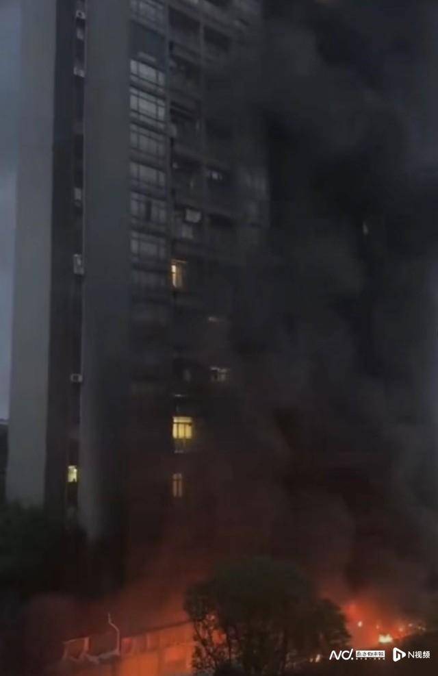 东莞一小区逾百辆电动自行车烧毁<strong></p>
<p>特币etf</strong>！住户睡梦中被叫醒撤离逃生