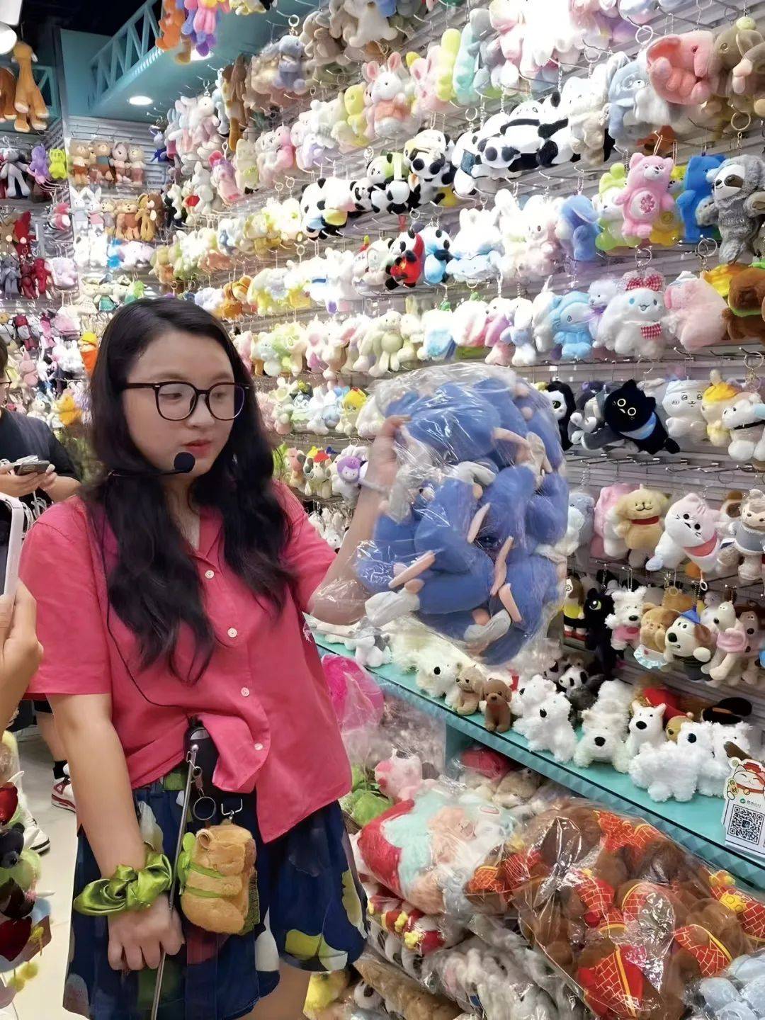 Labubu爆火之后<strong></p>
<p>舍币</strong>，去义乌的年轻人赚翻了