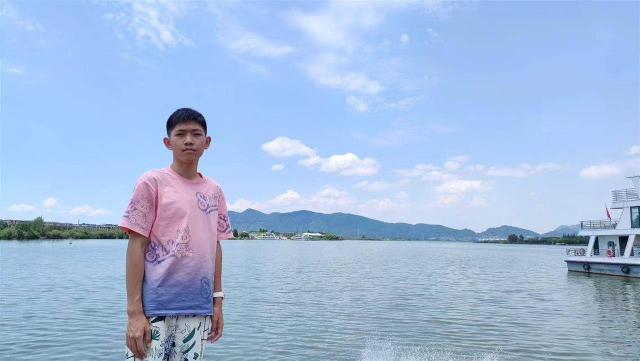 安徽一名18岁高中生坐飞机到西双版纳后失联<strong></p>
<p>币投所</strong>，景洪公安：目前没有进一步的消息
