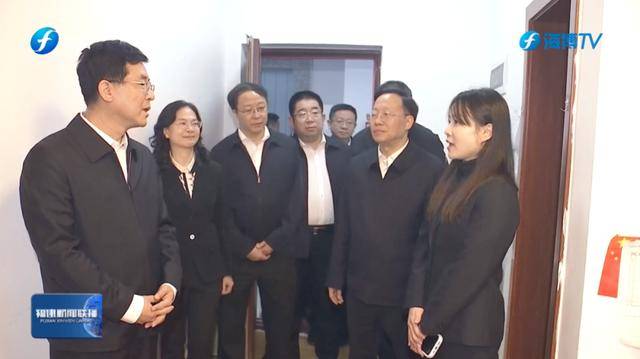 受省委委托<strong></p>
<p>币投所</strong>，省长陪送援藏干部进藏