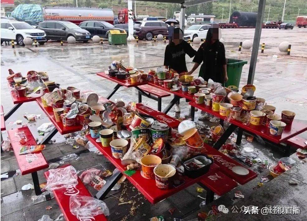 河北张家口一高速服务区垃圾成灾<strong></p>
<p>币圈链圈</strong>，休息区桌椅上堆满泡面桶，官方回应