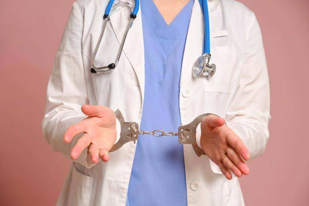 女护士获刑被开除<strong></p>
<p>黄埔军校</strong>，被羁押后医院仍为她缴养老保险等共计14万元 一审判返还11万元