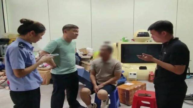 广西男子一口气花38.8万元买了40台手机<strong></p>
<p>币多多交易</strong>，民警很快找上门……