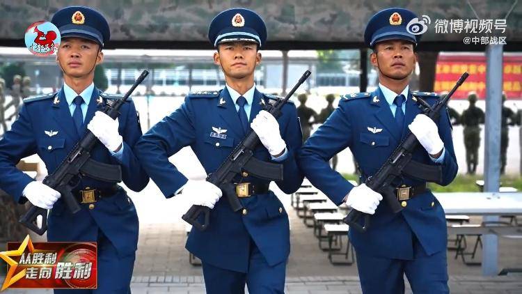 九三阅兵倒计时5天<strong></p>
<p>智能炒币软件</strong>！空中梯队多型新机将首次受阅 队员练就“米秒不差”