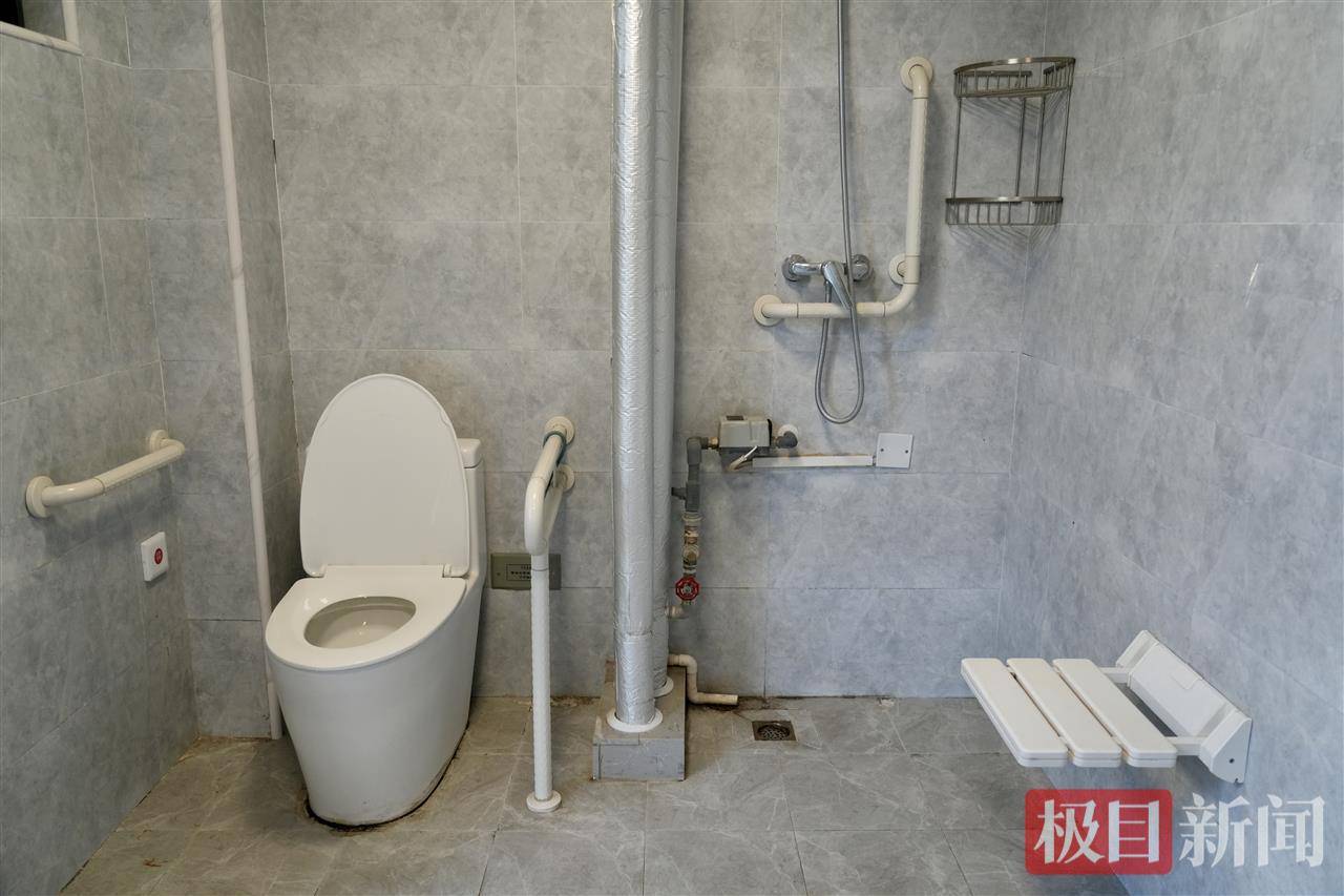 “玻璃娃娃”田艳青踏入武大校园！校方准备无障碍宿舍<strong></p>
<p>帮呗币价格</strong>，母亲能同寝陪读