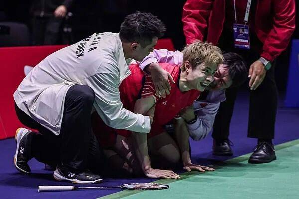祝贺！石宇奇2比1逆转昆拉武特<strong></p>
<p>帮呗币价格</strong>，获得羽毛球世锦赛男单冠军！