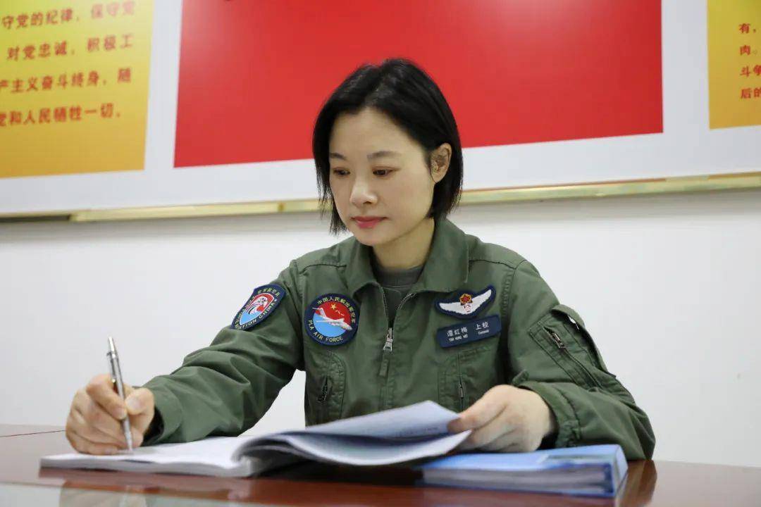 阅兵最帅女机长<strong></p>
<p>炒币子</strong>，是她！
