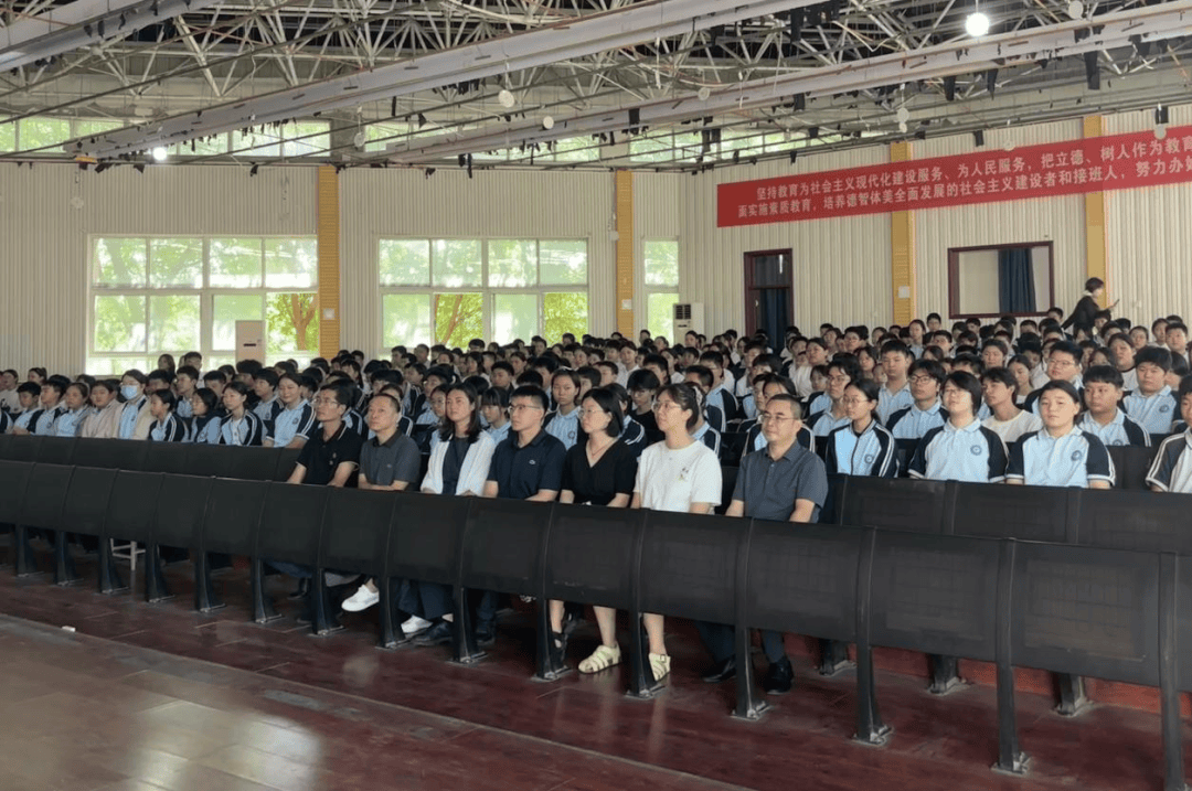 洛龙区开学第一堂法治课开讲啦<strong></p>
<p>炒币子</strong>！