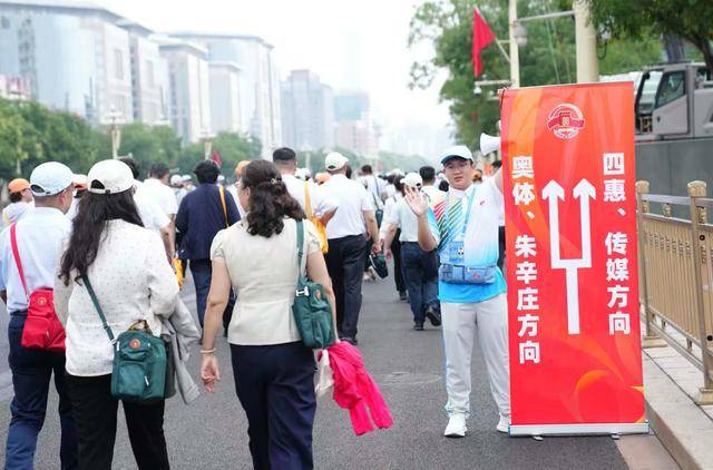 4万余名观礼人员50分钟内快速疏散<strong></p>
<p>炒币子</strong>，参加招待会的嘉宾半小时内完成转场