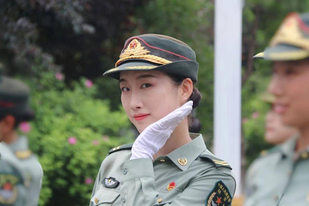 英姿飒爽！四川高校大四女生<strong></p>
<p>炒币交易软件</strong>，亮相九三阅兵方队