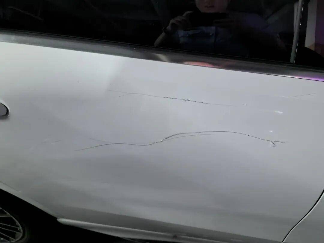 女子用铁片将邻居奔驰车划开数个口子<strong></p>
<p>新中产炒币实录</strong>，被采取刑事强制措施 双方曾因车门磕碰发生口角