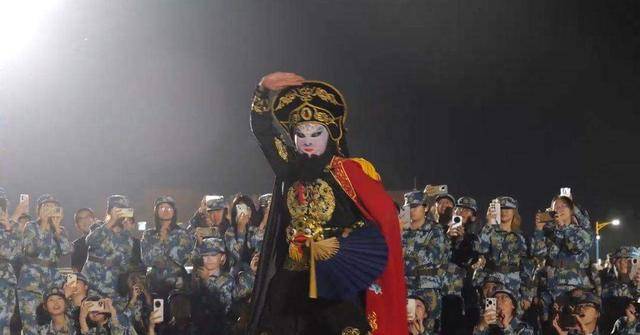 兰州大学军训期间大一女生表演川剧吐火<strong></p>
<p>新中产炒币实录</strong>，校方：学生来自东北，因个人爱好自学