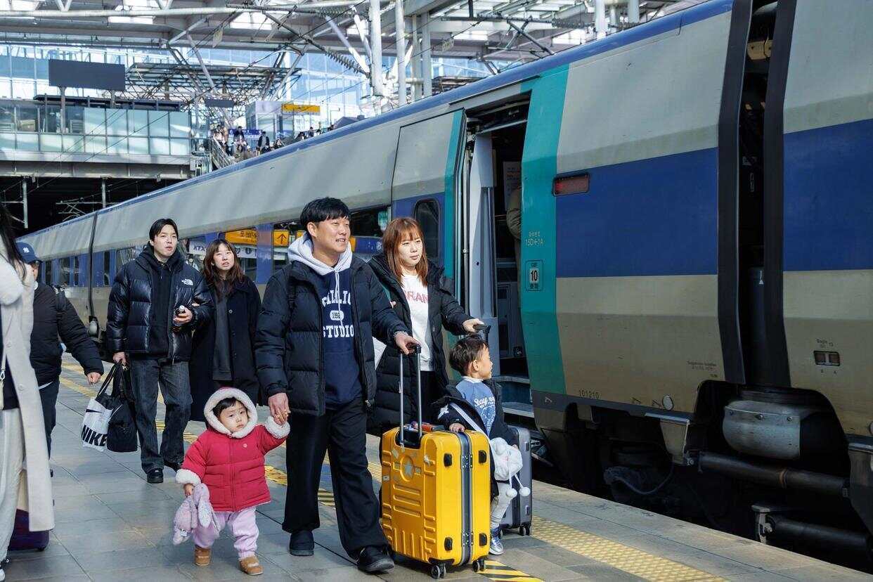 韩国人口萎缩<strong></p>
<p>佰通币</strong>，中小学班级人数为何不减反增?