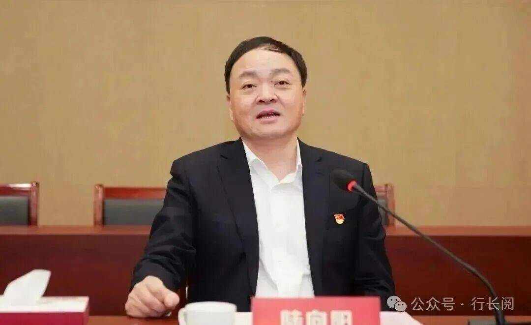 涉嫌严重违纪违法<strong></p>
<p>佰通币</strong>，两家银行董事长同日被查！