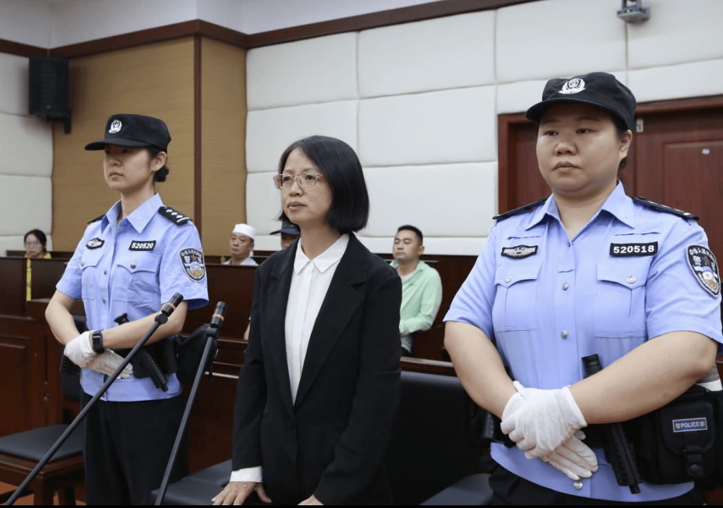 敛财5448万元<strong></p>
<p>晋商币</strong>，女厅官杨慧当庭认罪！“为了一栋别墅，把努力大半生的政治生命和人身自由全赔进去了”