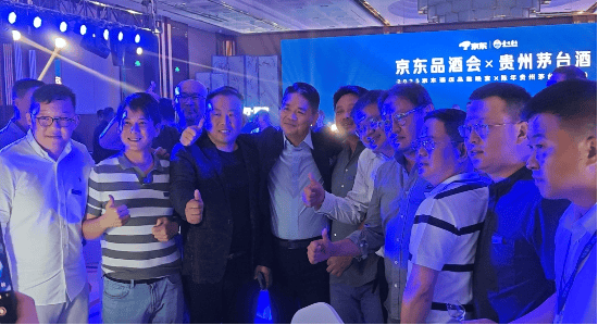 刚刚<strong></p>
<p>晋商币</strong>，刘强东敬了15桌酒：喊话王兴，透露酒旅新动向