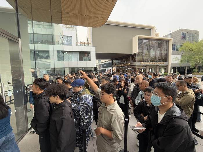 iPhone 17正式开售<strong></p>
<p>币友圈</strong>，橙色Pro Max黄牛最高加价1500元