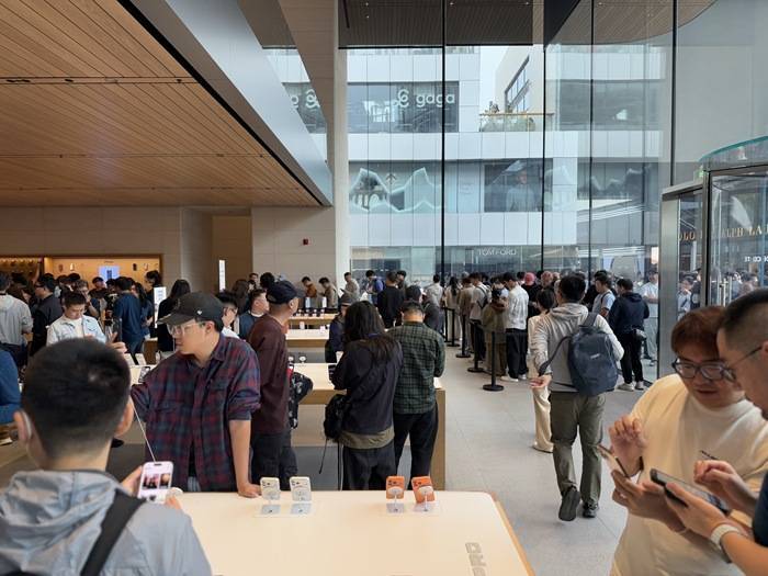iPhone 17正式开售<strong></p>
<p>币友圈</strong>，橙色Pro Max黄牛最高加价1500元