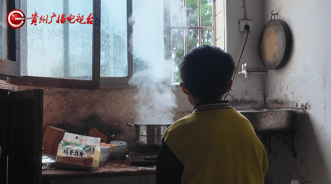 心酸！12岁男孩“独居”贵阳一安置房内<strong></p>
<p>币友圈</strong>，父亲回应：迫于无奈，因为……