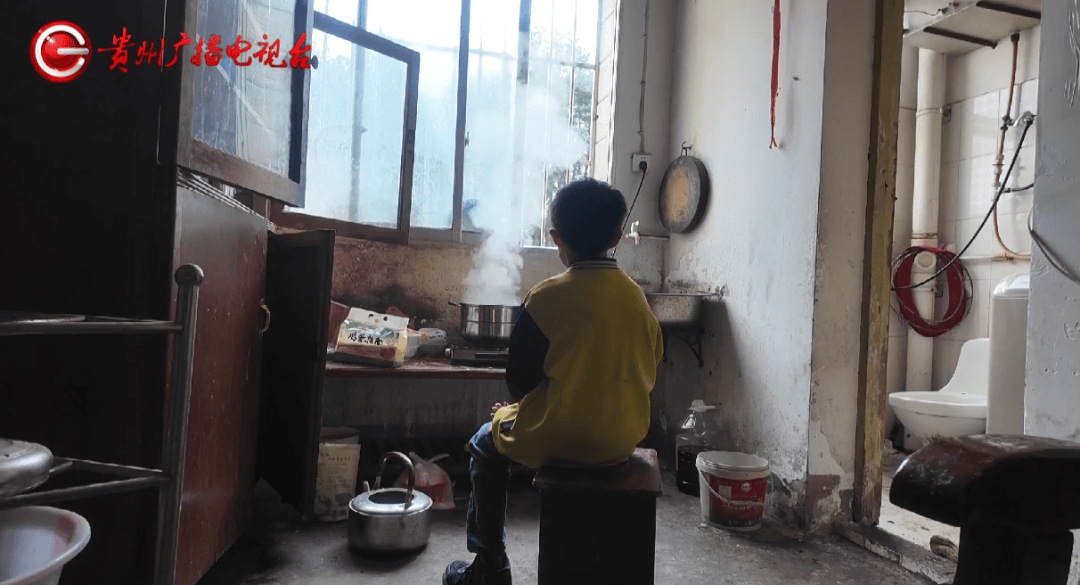 心酸！12岁男孩“独居”贵阳一安置房内<strong></p>
<p>币友圈</strong>，父亲回应：迫于无奈，因为……