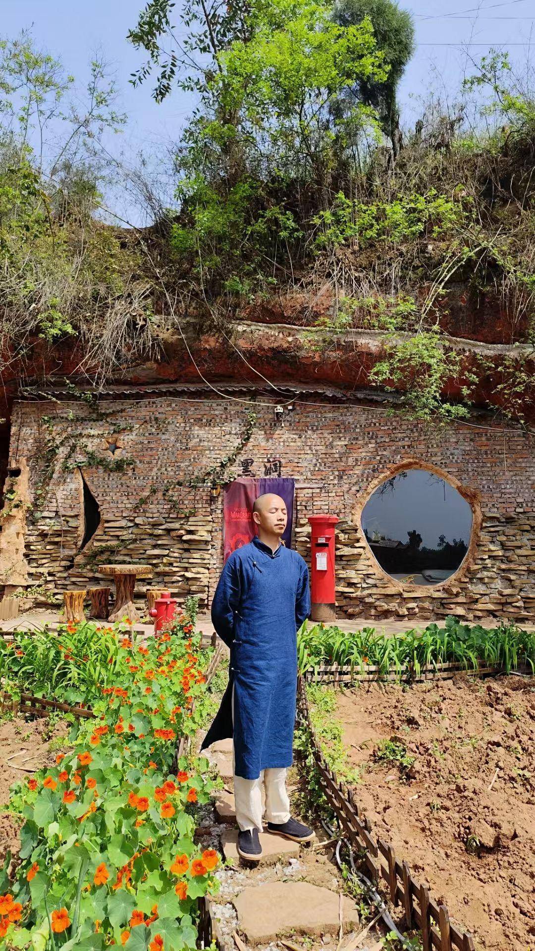是个人选择还是另有隐情？35岁男子回乡“崖下洞居”惹争议<strong></p>
<p>币友圈</strong>！｜封面深镜