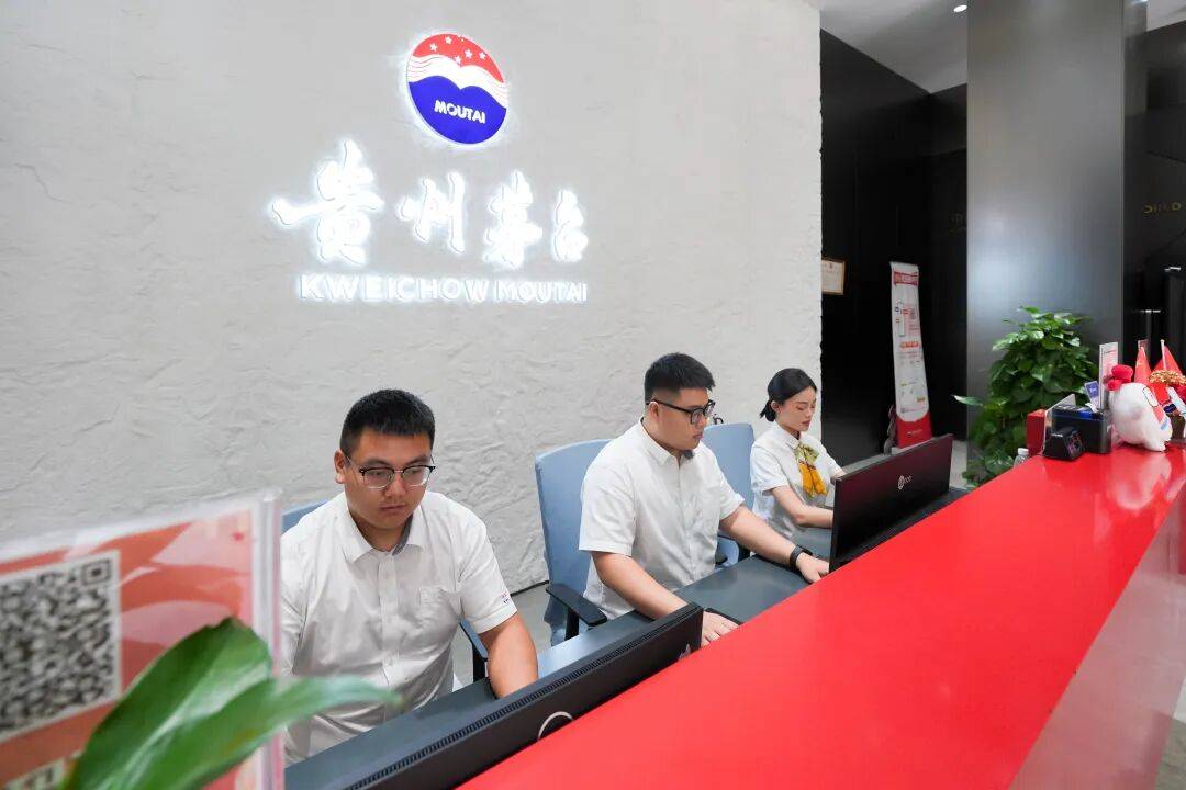 想喝到茅台酒其实并不难<strong></p>
<p>币澳国际</strong>！实地探访贵阳专卖店