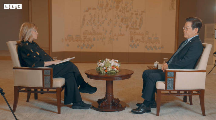 韩国总统李在明声称：看到中俄朝走近<strong></p>
<p>币币交易系统</strong>，我们很难做