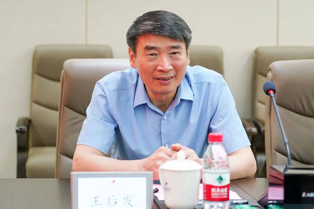 县委书记主动交代问题7个月后<strong></p>
<p>币币交易系统</strong>，县人大常委会原主任也主动交代问题，两人长期共事