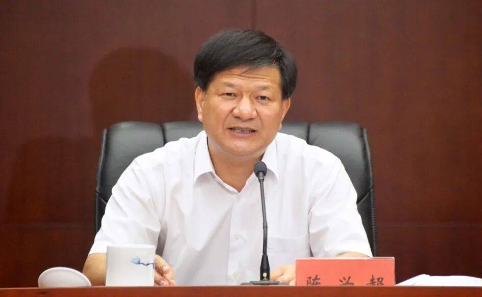 陈兴超同志<strong></p>
<p>引力币</strong>，请求辞去江西省政协副主席职务