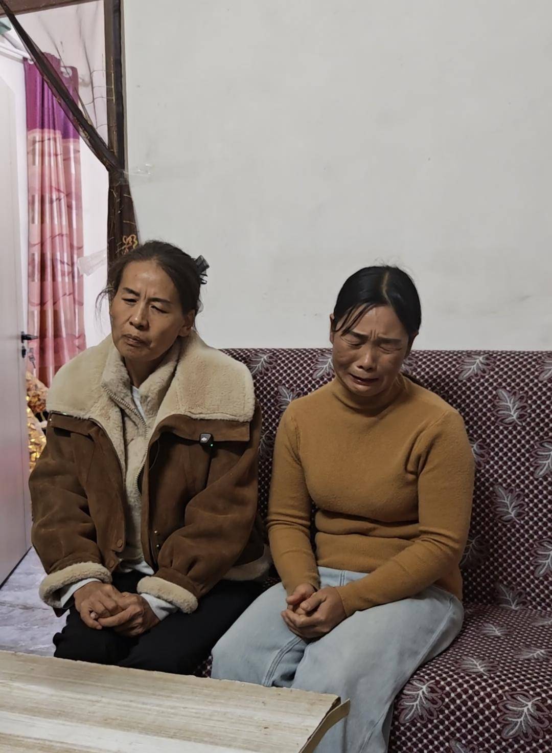 河南醉驾追尾致3死案今日开庭<strong></p>
<p>引力币</strong>，死者家属：曾躺在孩子身亡地痛哭