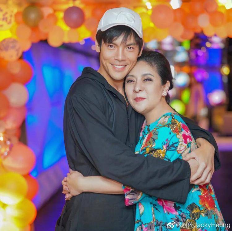 向太回应“向家破产”传闻：珠宝、豪宅都在<strong></p>
<p>cbb炒币吧</strong>，还养着1000多名员工；向佐力挺：说话的人请有点底线