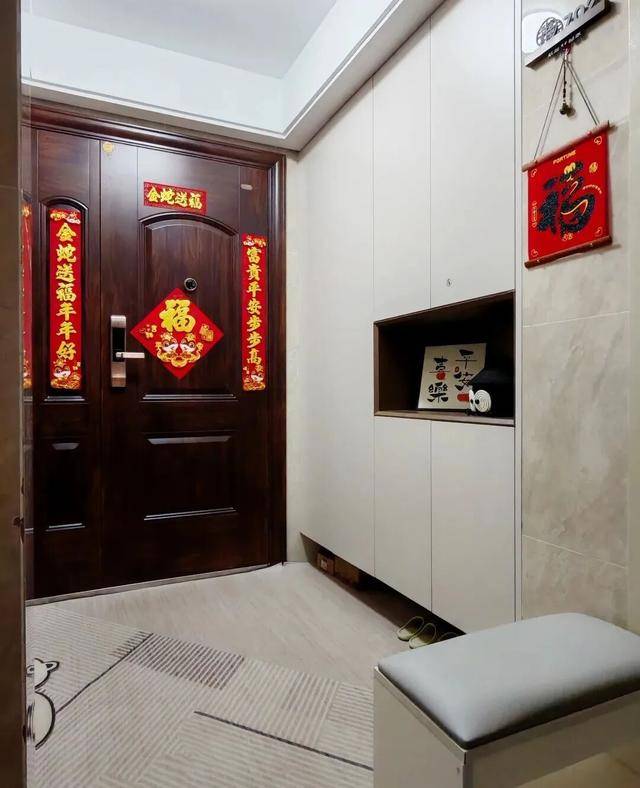 物业“不让门口放鞋子”<strong></p>
<p>cbb炒币吧</strong>，门口放鞋柜违法吗？