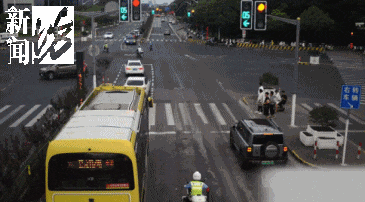 事发上海晚高峰！汹涌车流中<strong></p>
<p>永旺币</strong>，一男子绝望跳车，直奔民警而去……