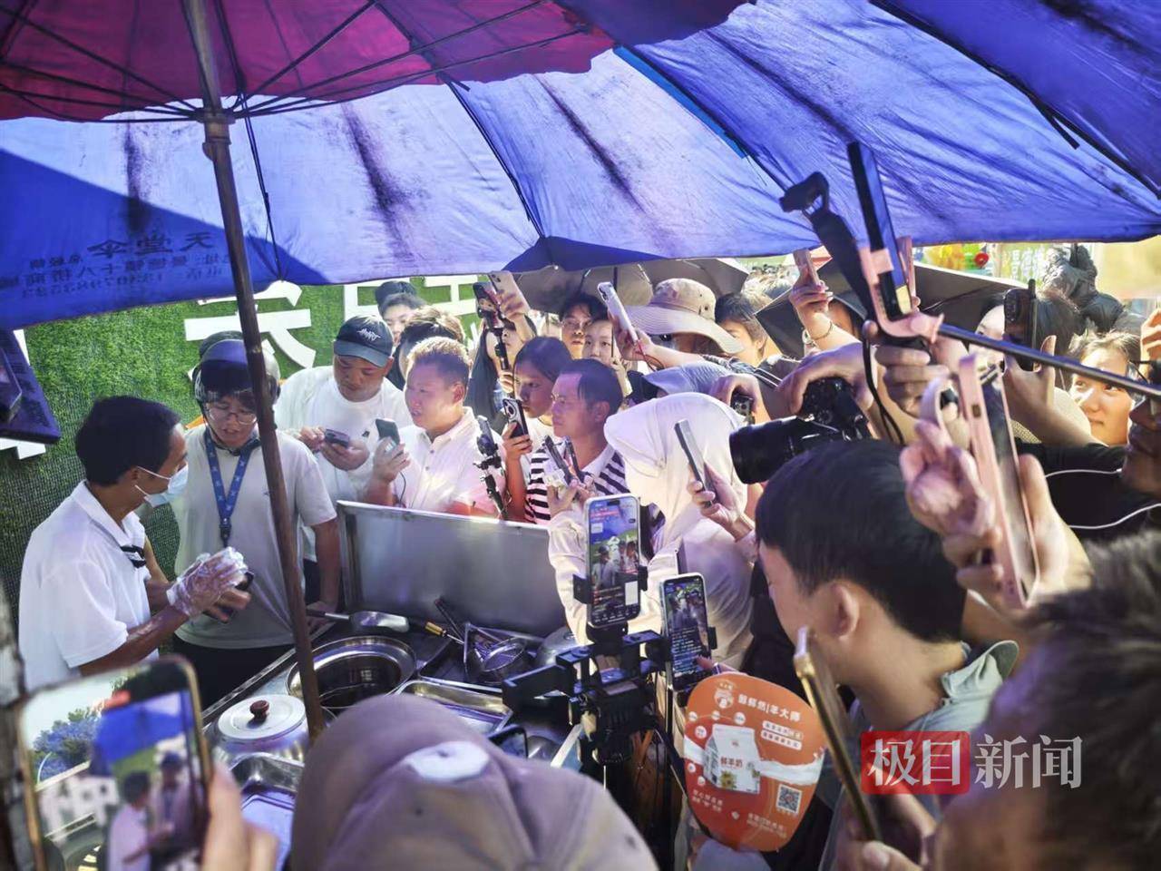 对话鸡排哥李俊永：爆火后每天一二十个镜头对着我<strong></p>
<p>永旺币</strong>，未来不考虑直播带货，更愿意和顾客待在一起