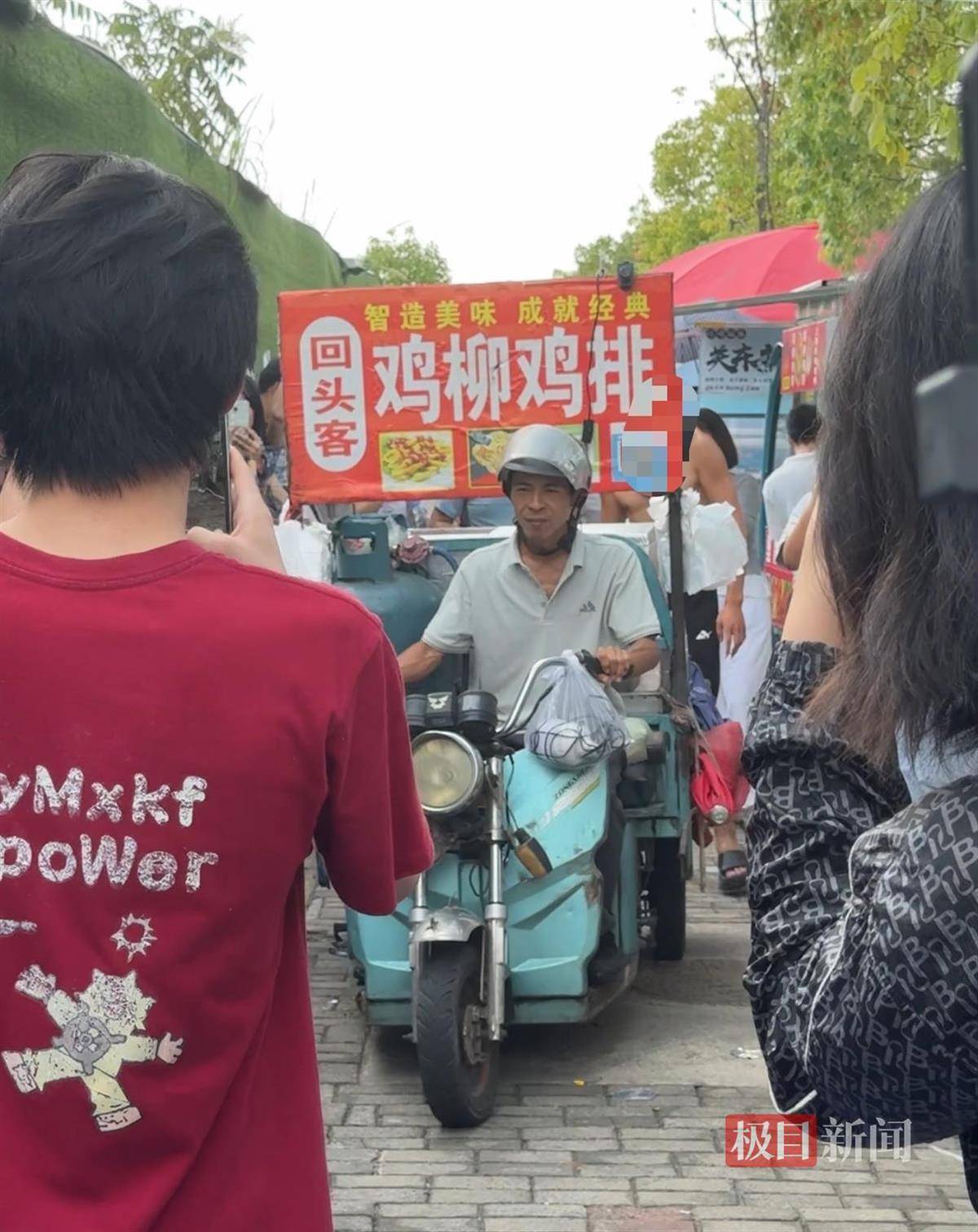 对话鸡排哥李俊永：爆火后每天一二十个镜头对着我<strong></p>
<p>永旺币</strong>，未来不考虑直播带货，更愿意和顾客待在一起
