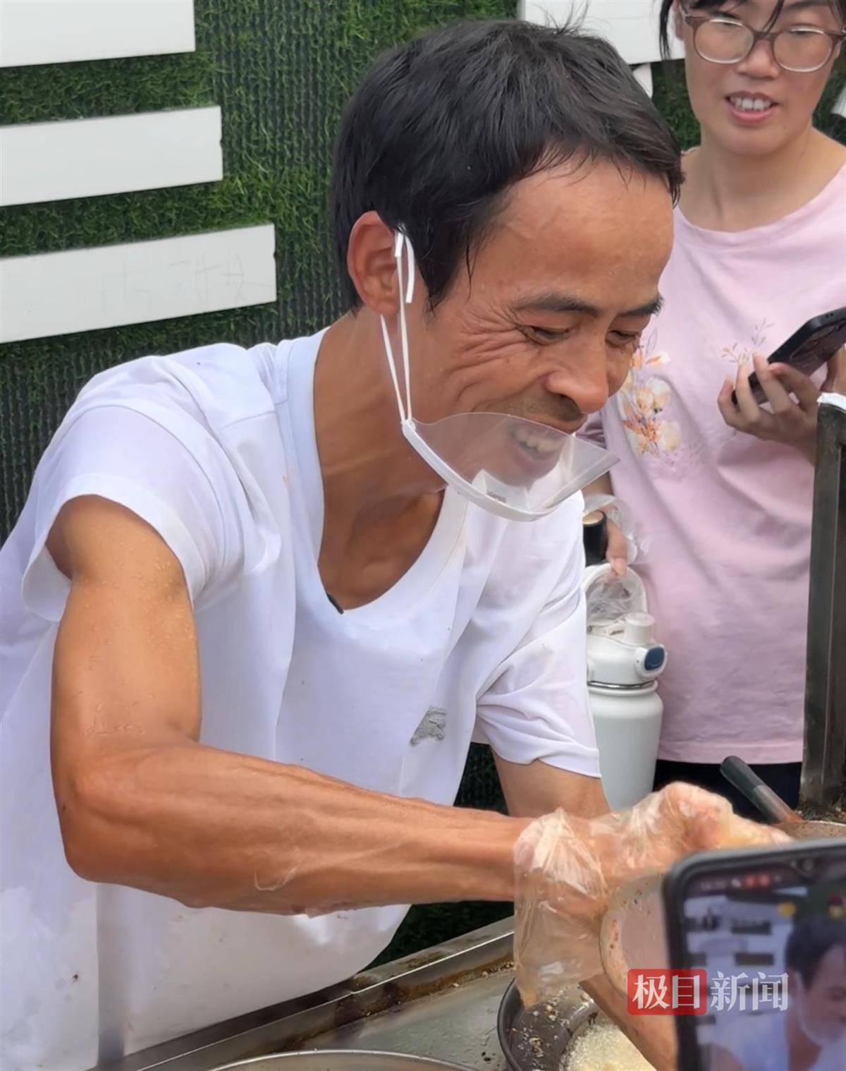 对话鸡排哥李俊永：爆火后每天一二十个镜头对着我<strong></p>
<p>永旺币</strong>，未来不考虑直播带货，更愿意和顾客待在一起