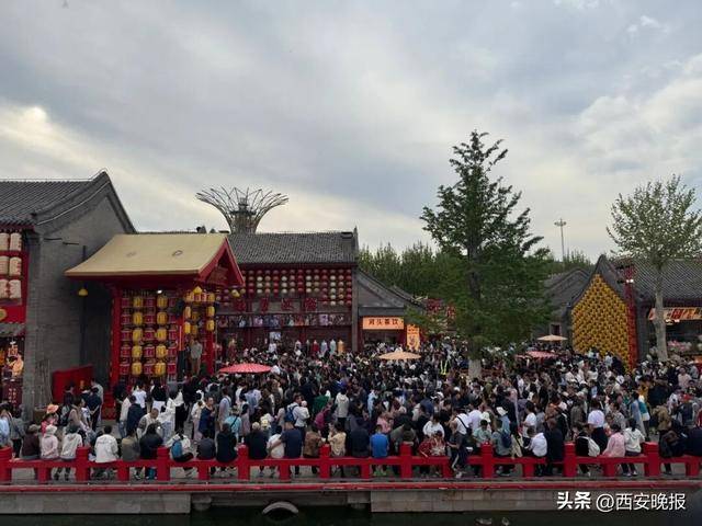“聪明的人已经提前出发了”<strong></p>
<p>永旺币</strong>，结果高速上全是聪明人！