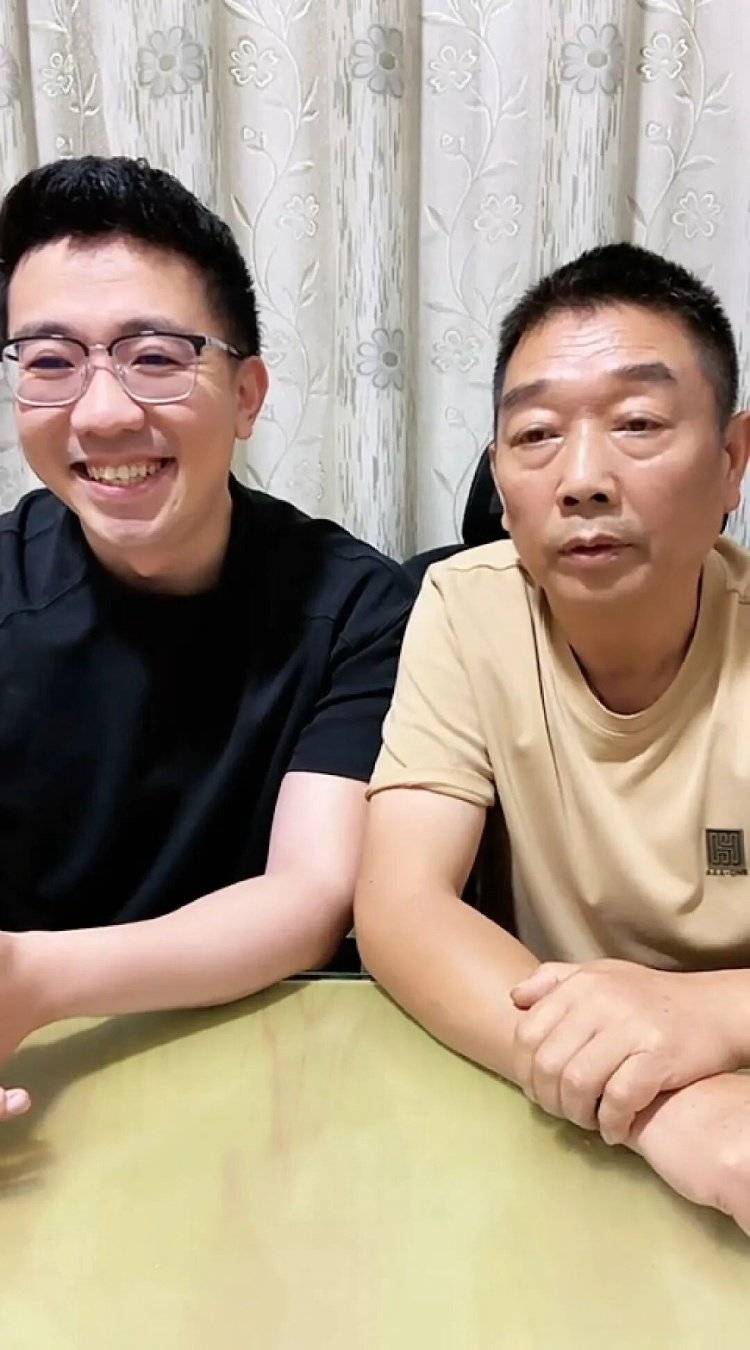章莹颖男友国庆探望章父并协助直播<strong></p>
<p>麦奇币行情</strong>，网友劝其早点结婚，本人回应