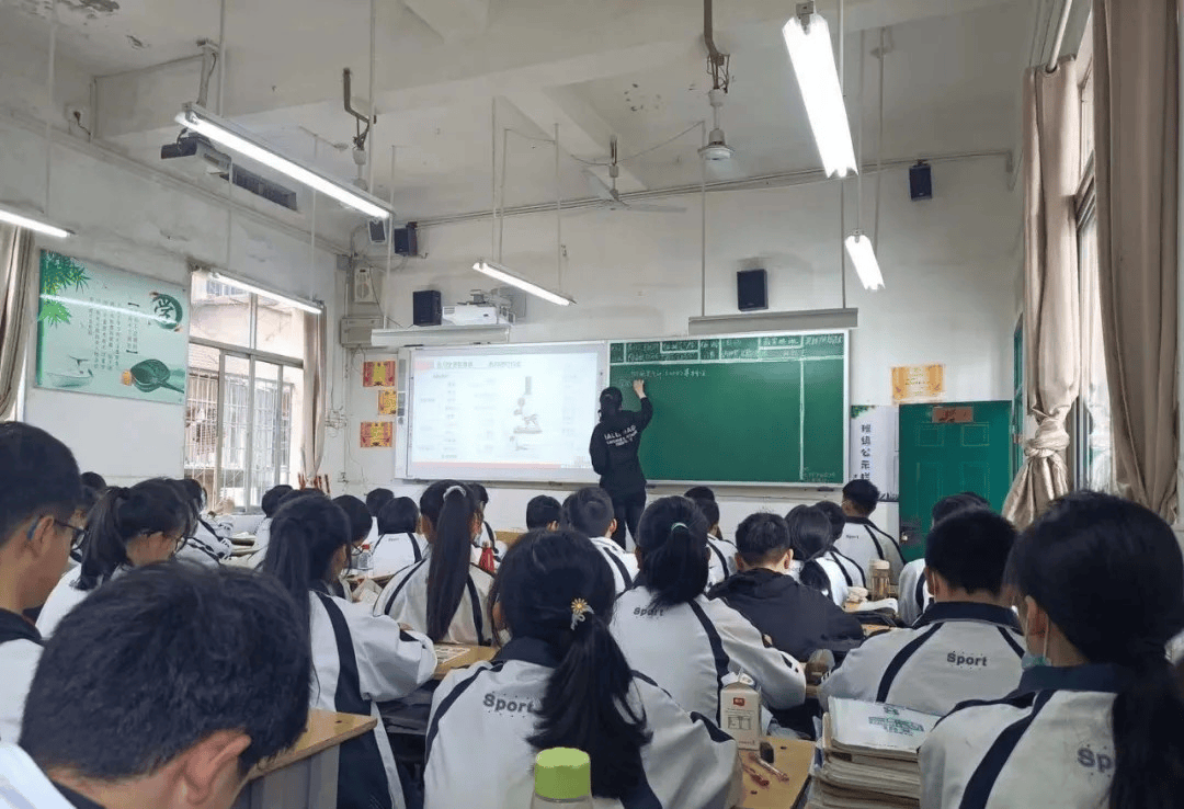 江西上饶初中生物教师郑忆晴因病去世<strong></p>
<p>麦奇币行情</strong>，年仅35岁