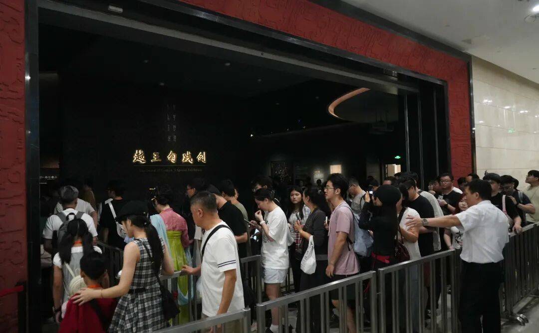 武汉这里什么情况？晚上6点突然排起长队<strong></p>
<p>麦奇币行情</strong>！有人提前五天全家蹲守……