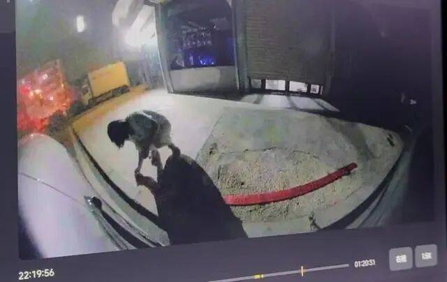 刚提的新车停路边被人放鞭炮崩损千余元<strong></p>
<p>gxs币交易</strong>，车主：因拒绝当晚挪车，20分钟后听到鞭炮声，对方还态度豪横