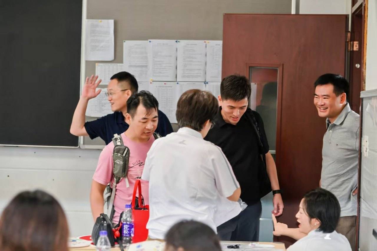 那个让老师骄傲的“调皮”班级！30年同学聚会<strong></p>
<p>龙渊币</strong>，还伴有一封来自贵州的感谢信