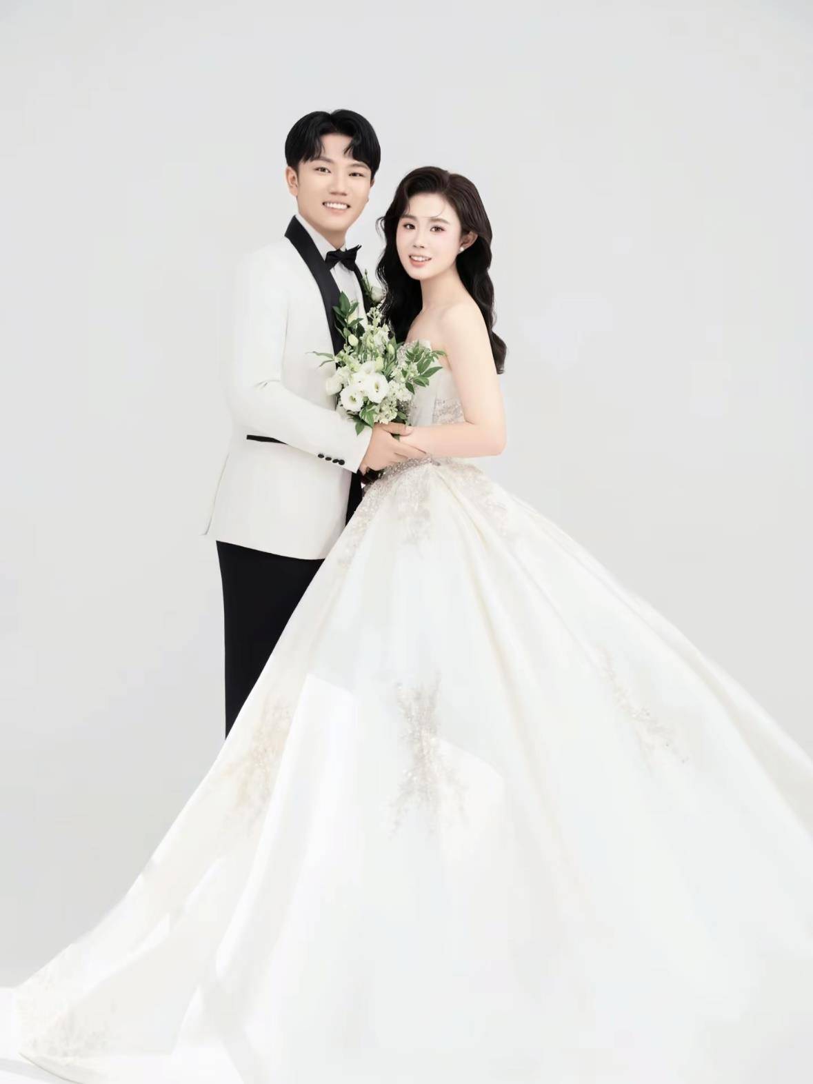 “千万富翁”解克锋儿子解清帅将举办婚礼<strong></p>
<p>币圈老沈</strong>，解克锋：很开心，邀请了部分寻亲家长参加