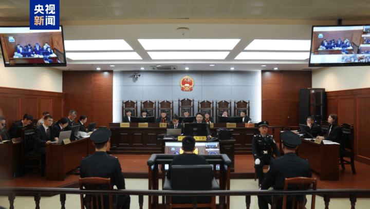 “司机泄愤撞死一家三口”<strong></p>
<p>币圈搬砖套利</strong>，逝者家属最新发声