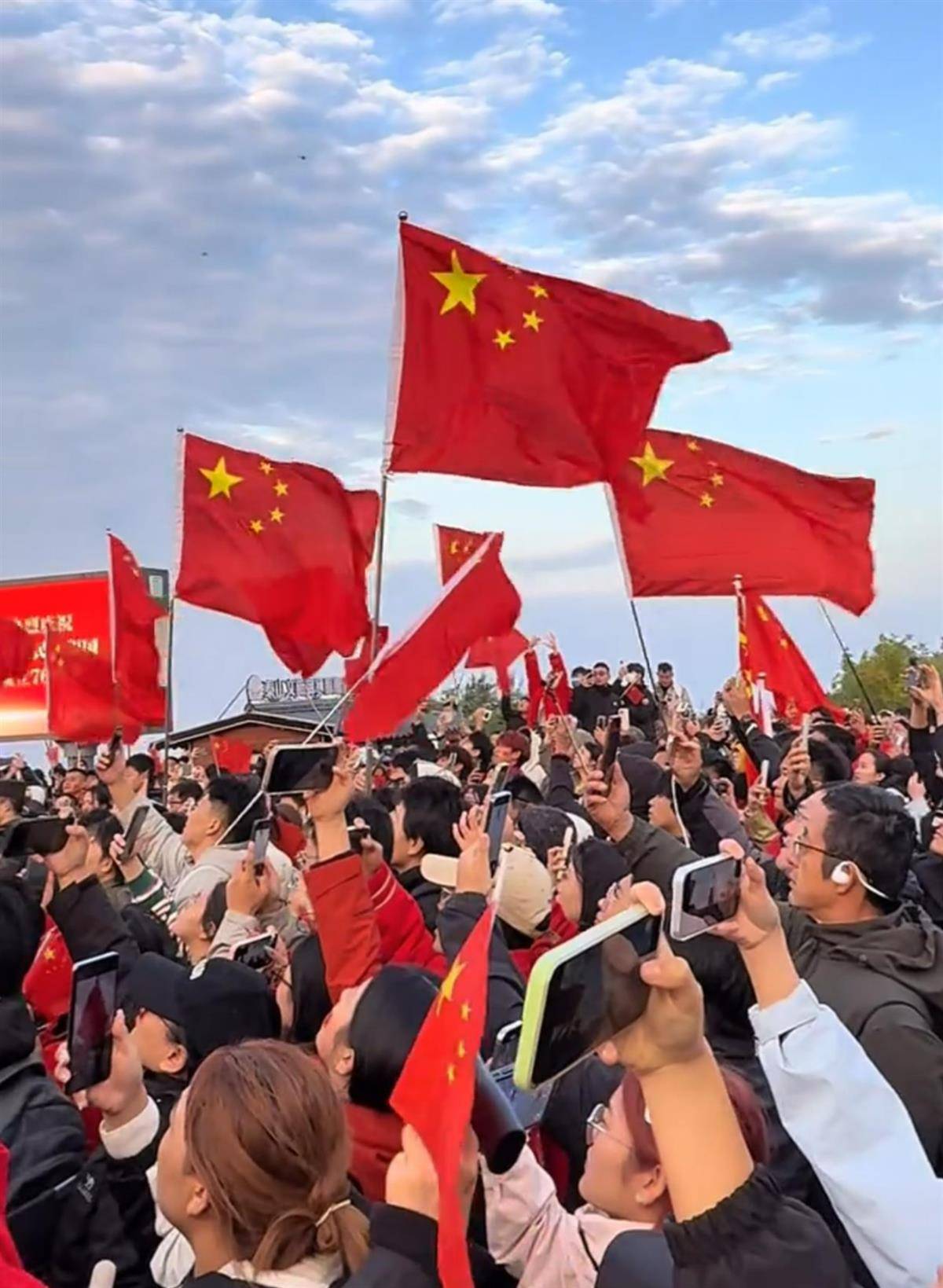 国庆长假结束泰山陪爬者晒业绩：80人团队接了200单<strong></p>
<p>币圈搬砖套利</strong>，如不下雨单量估计要多四倍，年入30万只是噱头