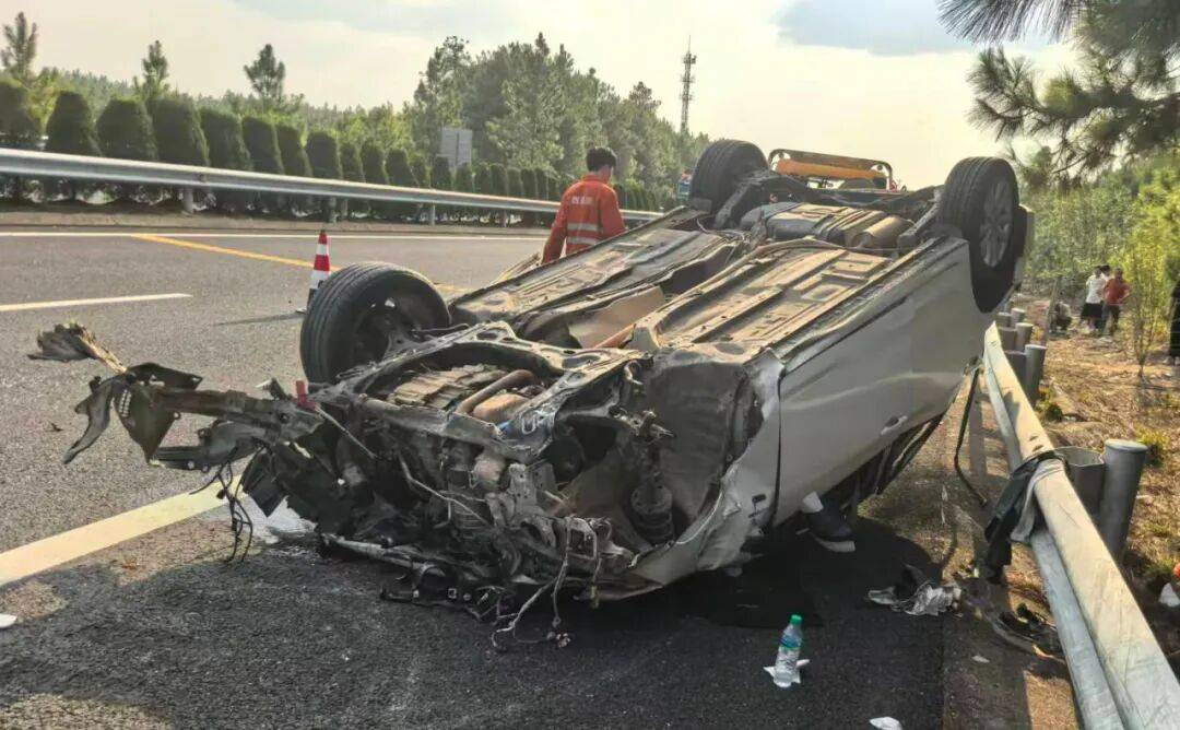 “我撒谎天打雷劈！”男子高速突然强行变道致翻车<strong></p>
<p>币圈搬砖套利</strong>，反诬赖对方