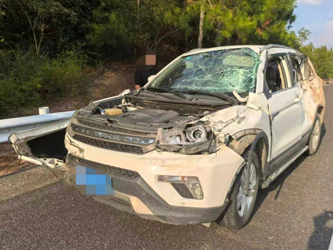 “我撒谎天打雷劈！”男子高速突然强行变道致翻车<strong></p>
<p>币圈搬砖套利</strong>，反诬赖对方