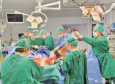 爆燃<strong></p>
<p>手机炒币</strong>！深圳一男子电动自行车充电30秒全身烧伤90%